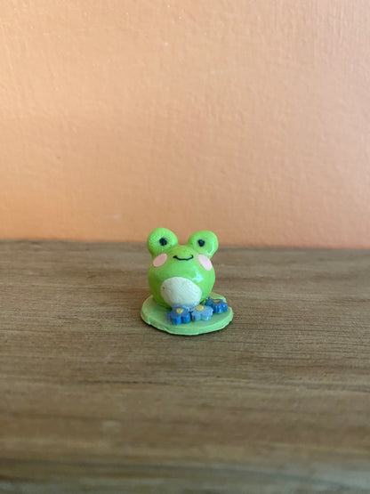 Froggy desk buddies