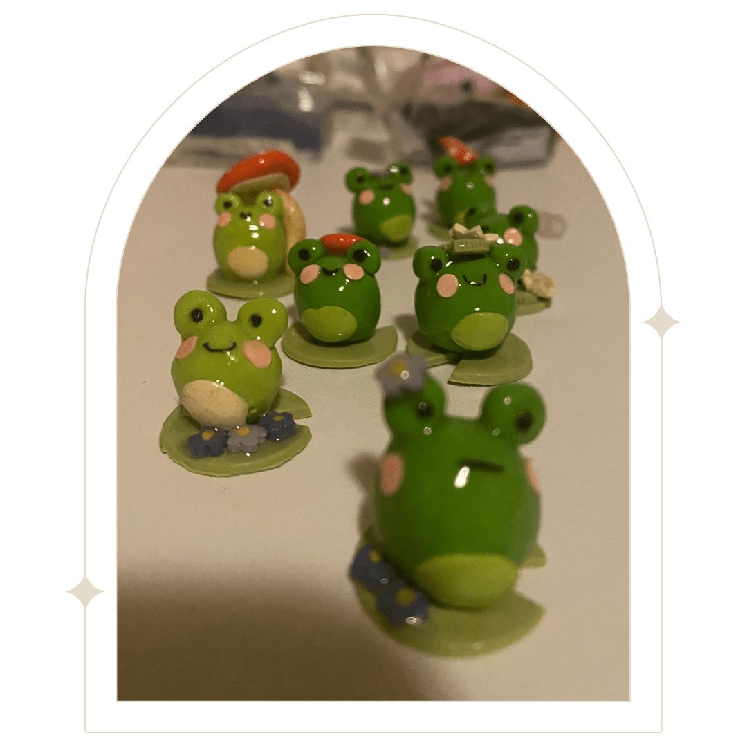Froggy desk buddies - Hello Pumpkin
